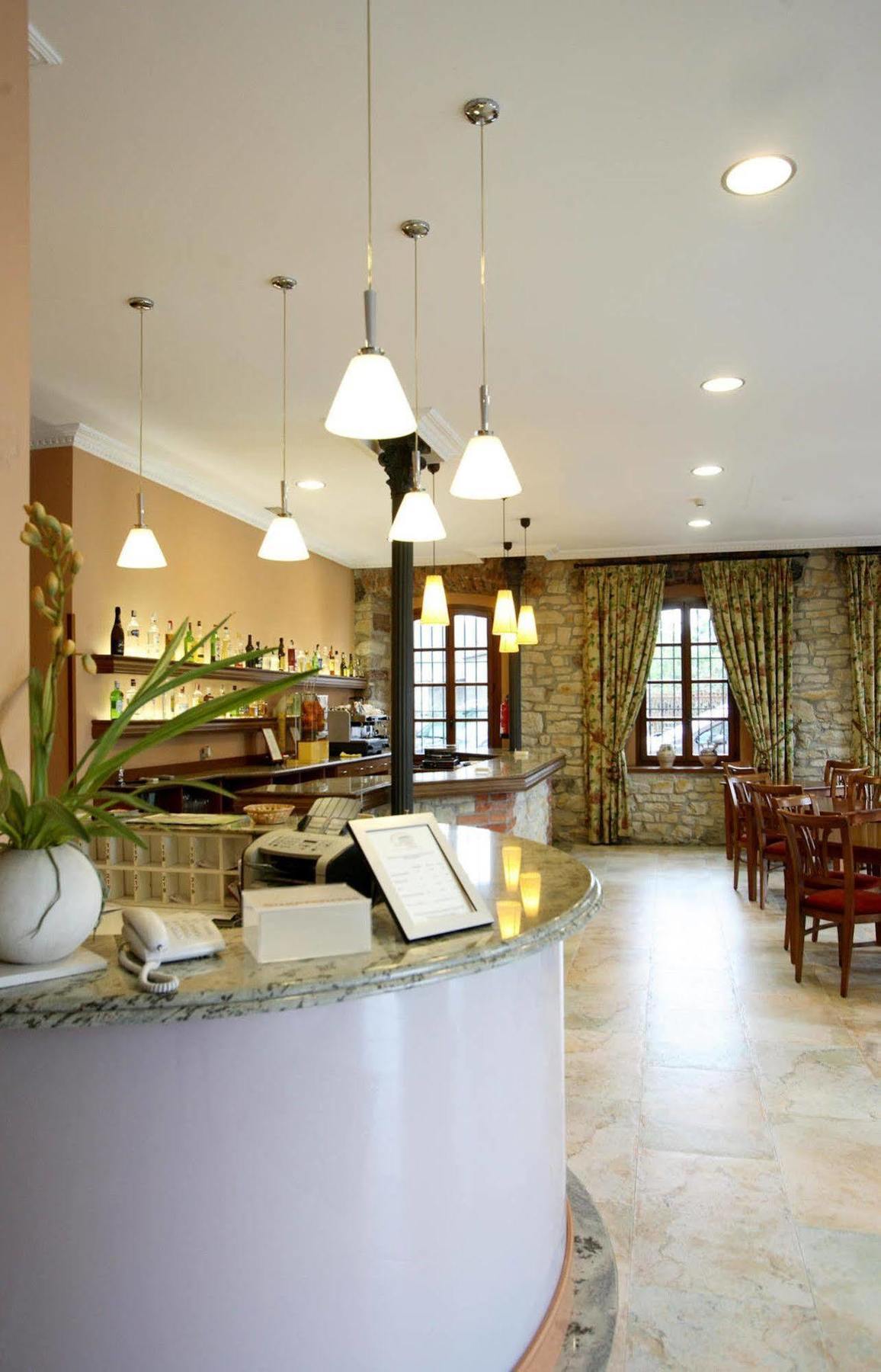 Hotel Imperion Onís Esterno foto