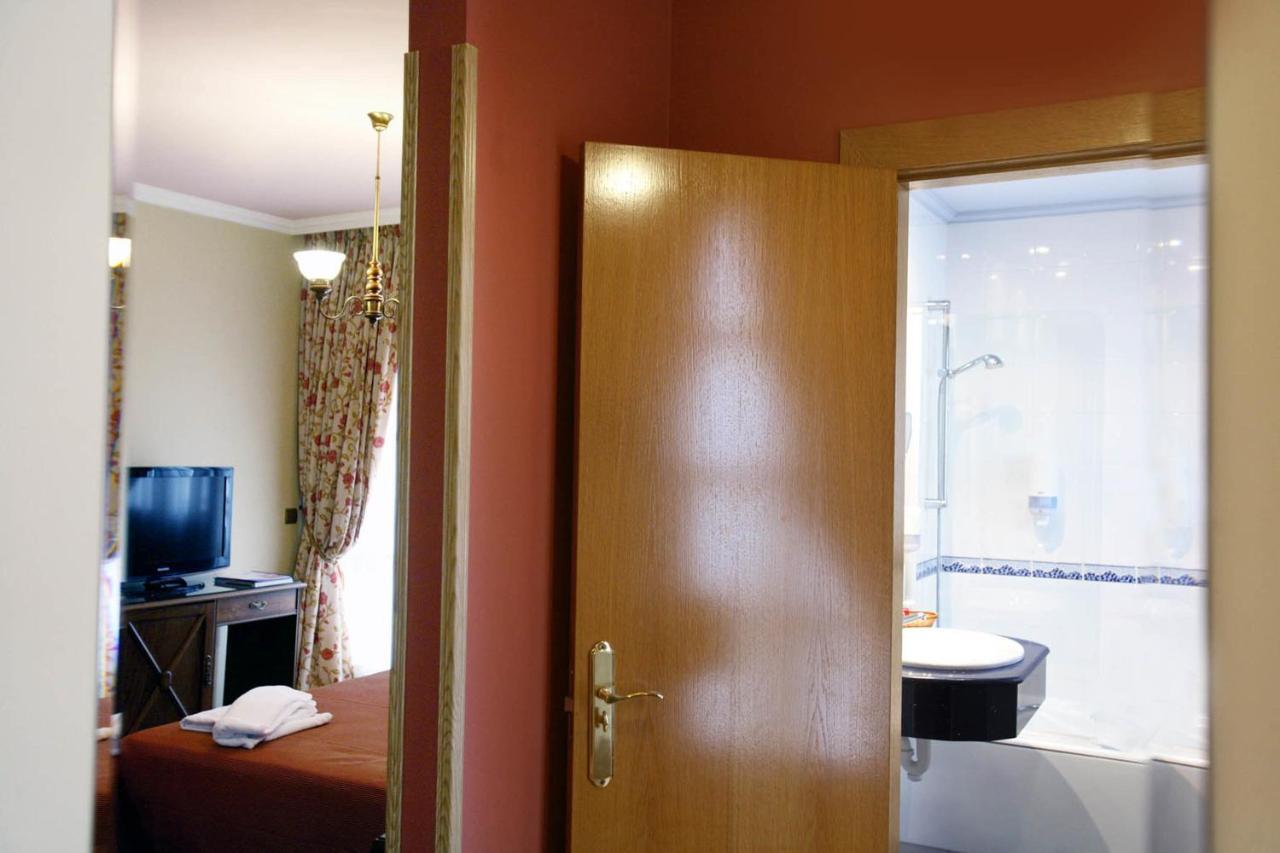 Hotel Imperion Onís Camera foto
